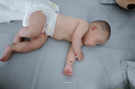 荆门三个月宝宝抬头不稳 荆门三个月宝宝抬头不稳